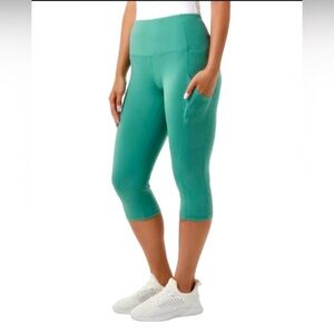 32 Degree, NWT, Cropped Tight Legging, Green, XL
Inseam :16 1/2. Waist:33-35”